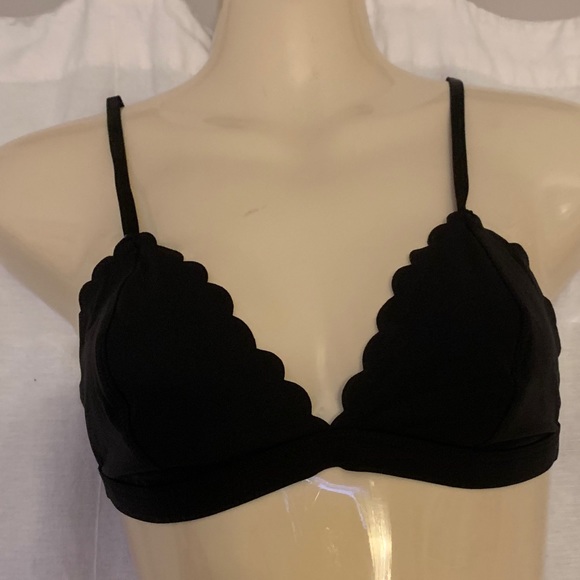 Victoria’s Secret | Black Scalloped Bralette - Picture 1 of 2